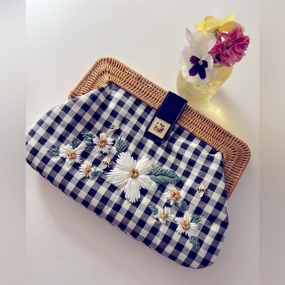 Betsey Johnson NWT Bees Daisies clutch shldr. bag